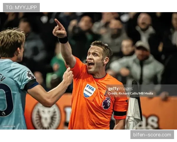 英超裁判委员会解释格伊黄牌 称有补防球员存在合理 英超裁判委员会解释格伊黄牌 称有补防球员存在合理